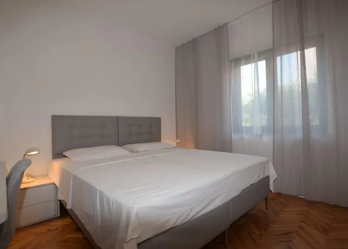 Bed & Breakfast Pavic Valbandon 4*