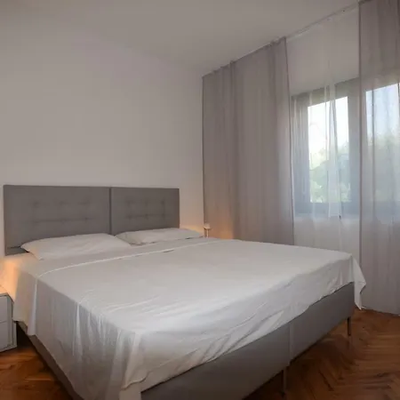 Bed & Breakfast Pavic Valbandon 4*
